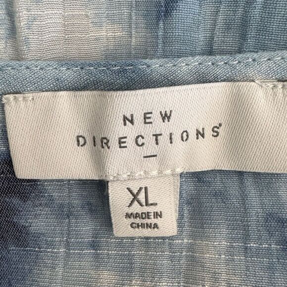 New Directions Tie Dye 3-Tiered Top Size XL Whitr and Blue - Picture 7 of 8